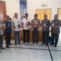 Anggota DPR RI Fraksi Partai Demokrat Komisi XI, H. Amin Santono.S.Sos.MM berfoto bersama usai kegiatan.